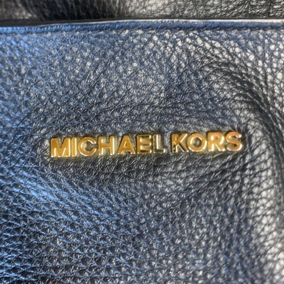 Micheal kors Ashbury Full Leather shoulder bag. BLACK - Picture 7 of 8